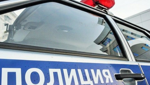 В Кромском районе полицейские установили подозреваемую в тайном хищении денег из частного дома